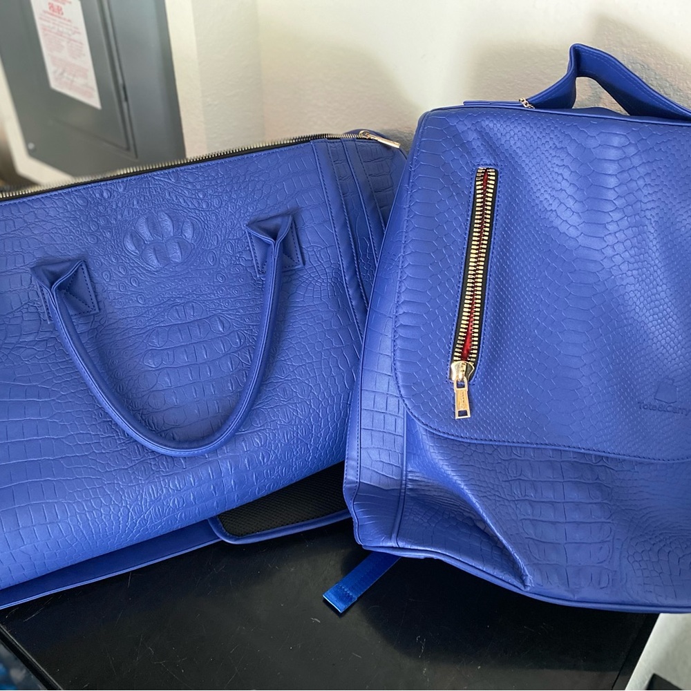 Eco-friendly, luxury vegan leather body and Water-resistant
Anti-scratch leather